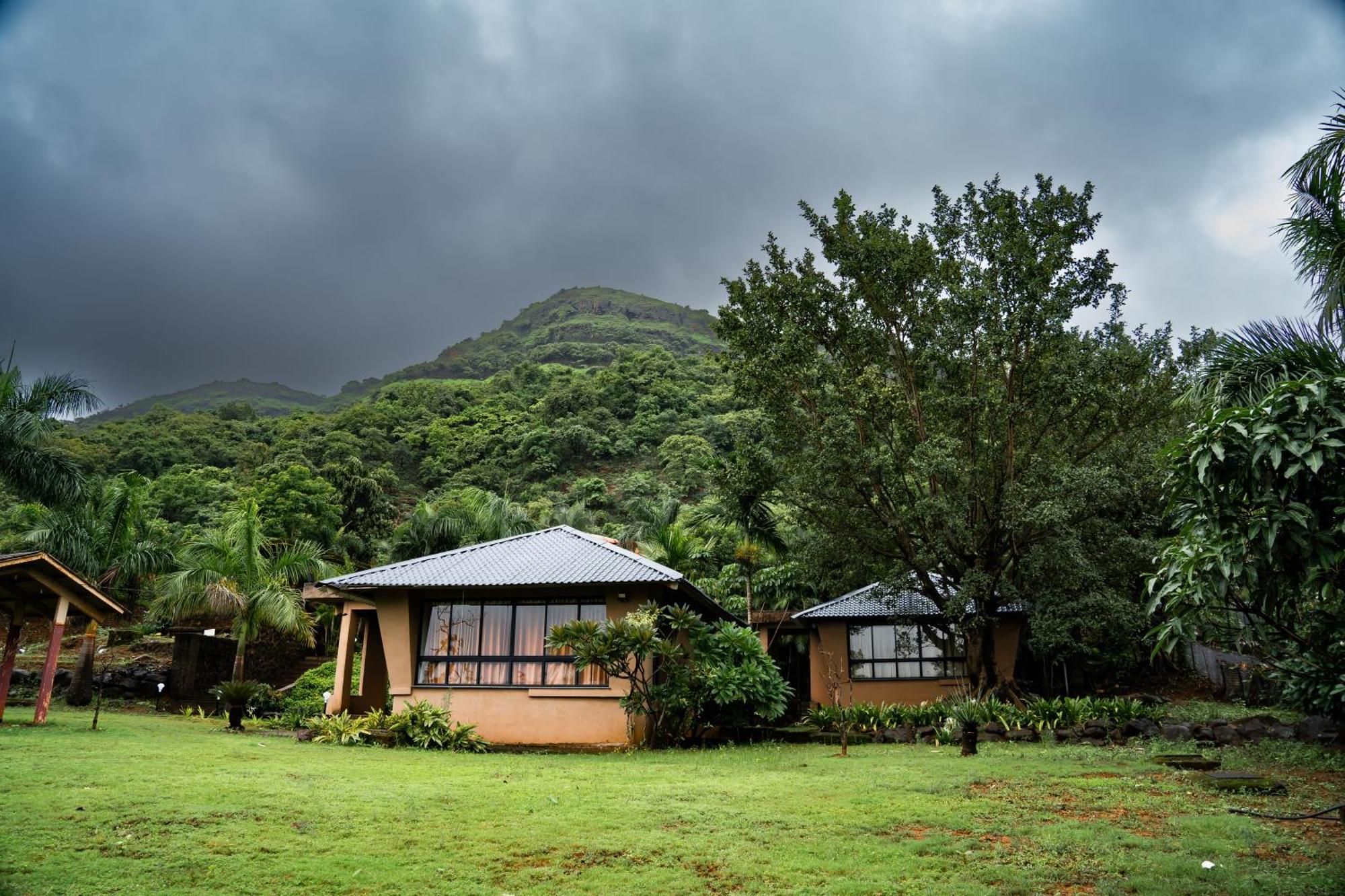 Rajlok Resorts Pune Esterno foto